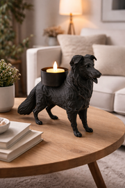 Zwarte Border Collie waxinelichthouder met LED waxinelichtje in woonkamer interieur